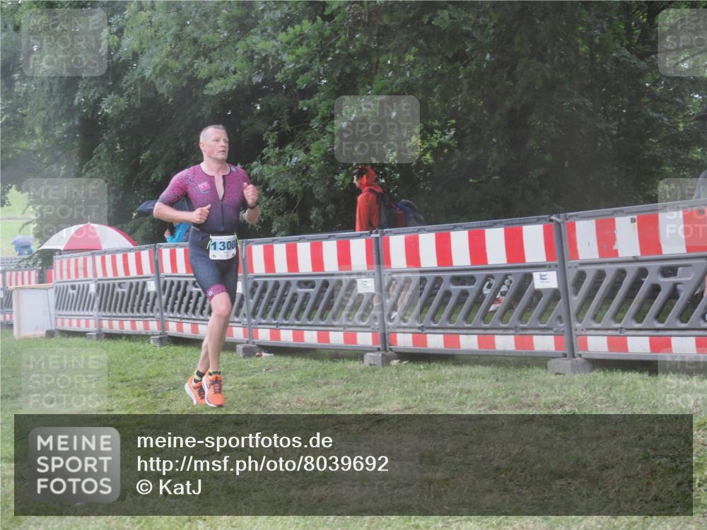 21.06.2025 - 27. Vierlanden-Triathlon KatJ http://msf.ph/oto/8039692 15.06.2025 14:23:53 Ziel 1300 meine-sportfotos.de