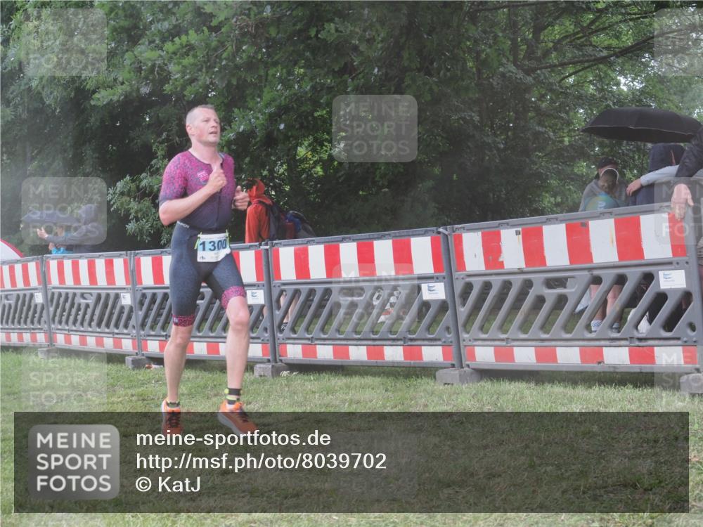 21.06.2025 - 27. Vierlanden-Triathlon KatJ http://msf.ph/oto/8039702 15.06.2025 14:23:53 Ziel 1300 meine-sportfotos.de