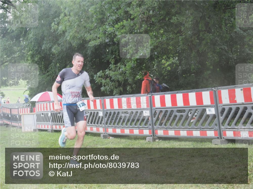 21.06.2025 - 27. Vierlanden-Triathlon KatJ http://msf.ph/oto/8039783 15.06.2025 14:24:31 Ziel 1258 meine-sportfotos.de