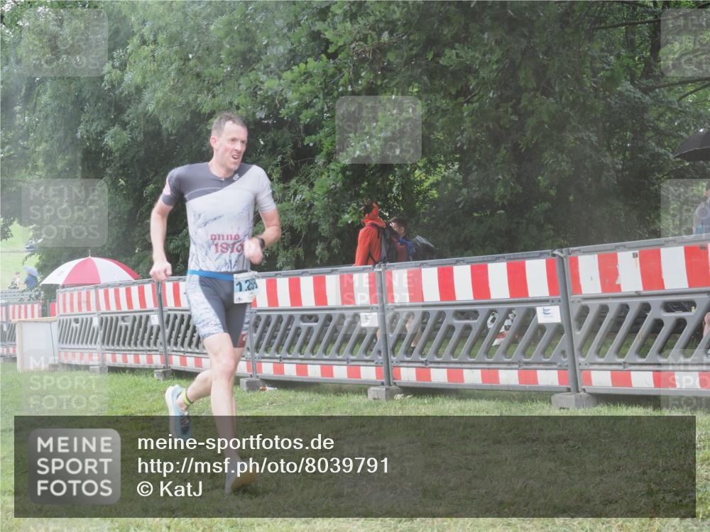 21.06.2025 - 27. Vierlanden-Triathlon KatJ http://msf.ph/oto/8039791 15.06.2025 14:24:31 Ziel 1258 meine-sportfotos.de