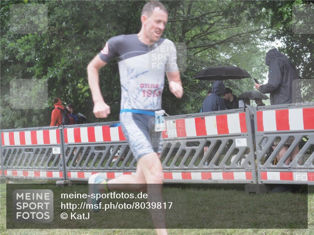21.06.2025 - 27. Vierlanden-Triathlon KatJ http://msf.ph/oto/8039817 15.06.2025 14:24:32 Ziel 1258 meine-sportfotos.de