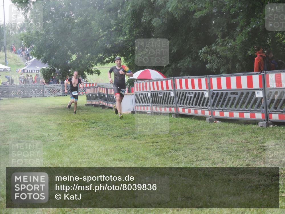 21.06.2025 - 27. Vierlanden-Triathlon KatJ http://msf.ph/oto/8039836 15.06.2025 14:25:02 Ziel 1246, 1306 meine-sportfotos.de