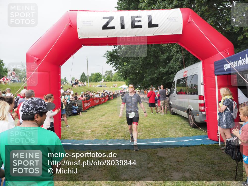 21.06.2025 - 27. Vierlanden-Triathlon MichiJ http://msf.ph/oto/8039844 15.06.2026 13:21:55 Ziel 746, 844, 859 meine-sportfotos.de