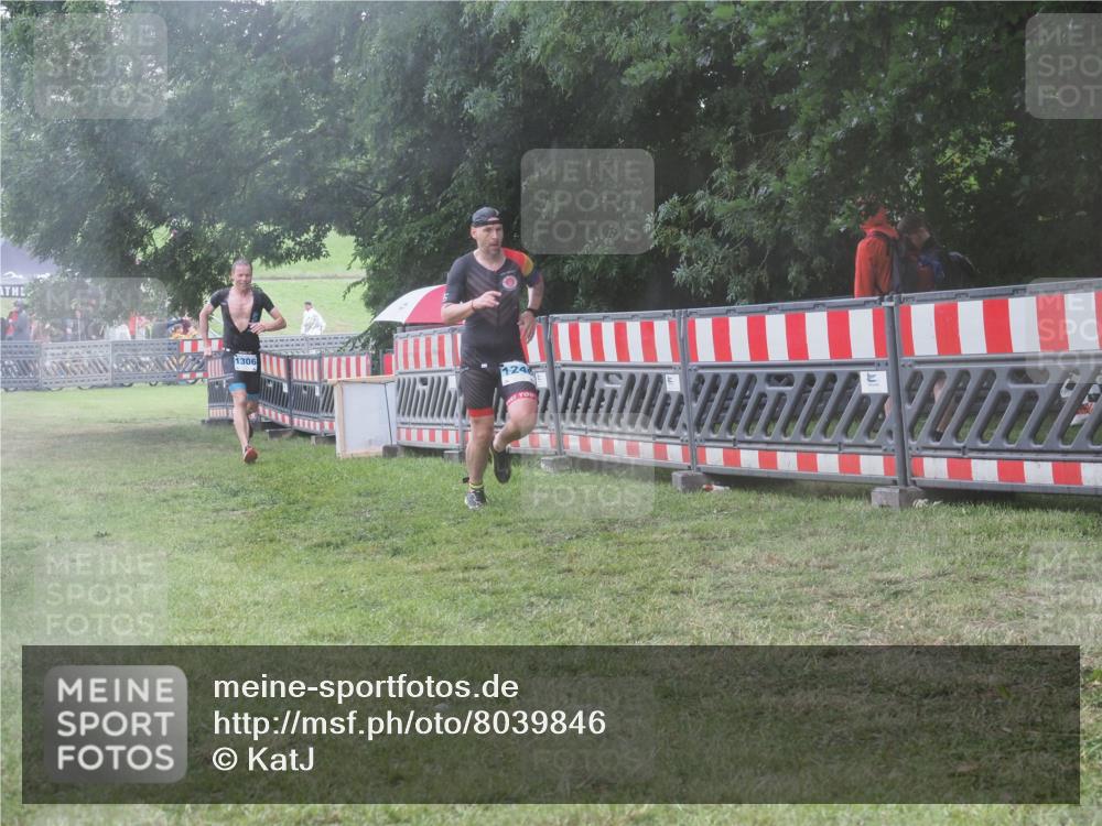 21.06.2025 - 27. Vierlanden-Triathlon KatJ http://msf.ph/oto/8039846 15.06.2025 14:25:02 Ziel 1246, 1306 meine-sportfotos.de