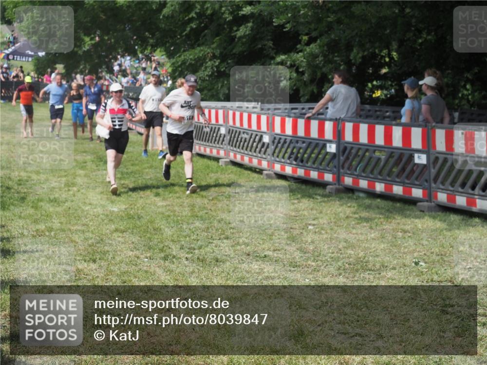 21.06.2025 - 27. Vierlanden-Triathlon KatJ http://msf.ph/oto/8039847 15.06.2025 11:37:27 Schwimmen  meine-sportfotos.de