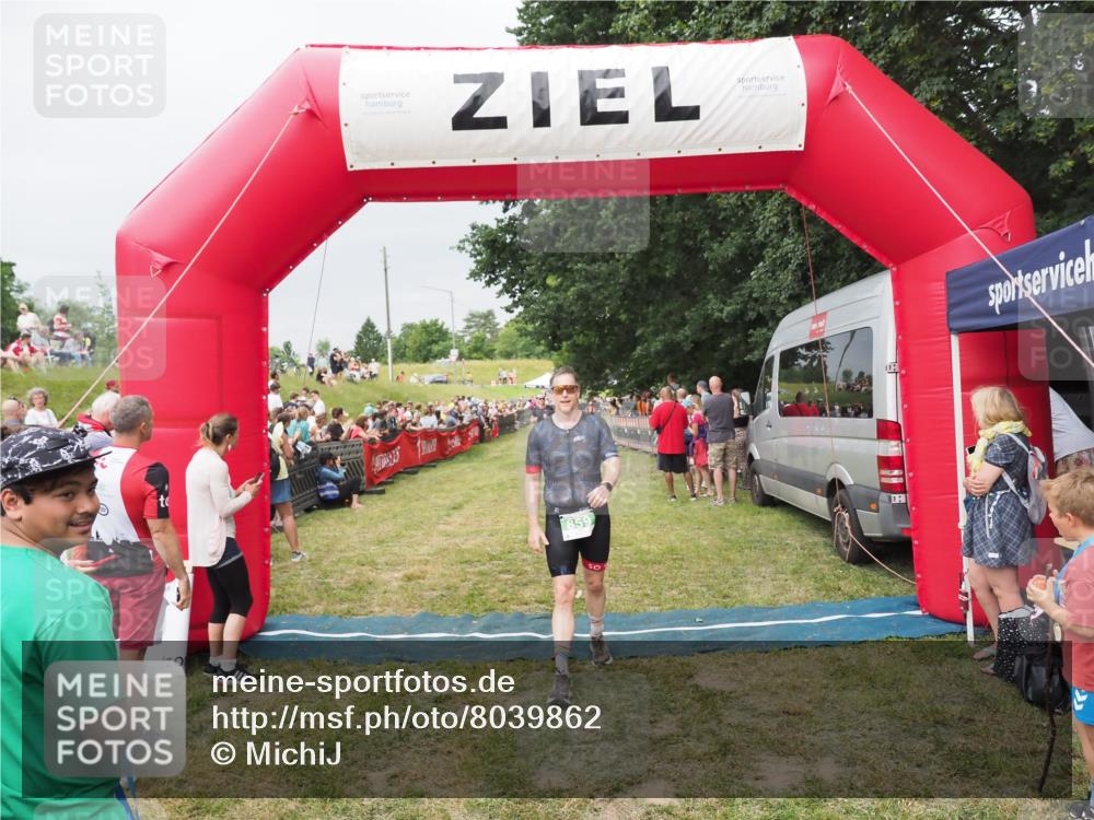 21.06.2025 - 27. Vierlanden-Triathlon MichiJ http://msf.ph/oto/8039862 15.06.2026 13:21:55 Ziel 746, 844, 859 meine-sportfotos.de