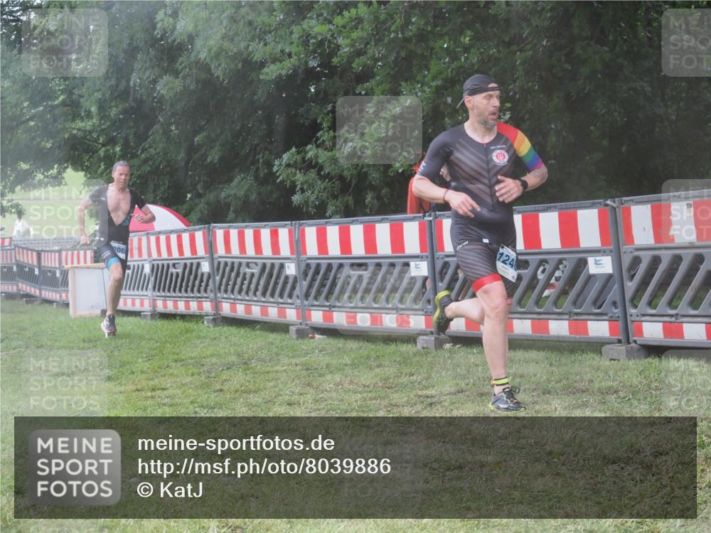 21.06.2025 - 27. Vierlanden-Triathlon KatJ http://msf.ph/oto/8039886 15.06.2025 14:25:04 Ziel 1246, 1306 meine-sportfotos.de