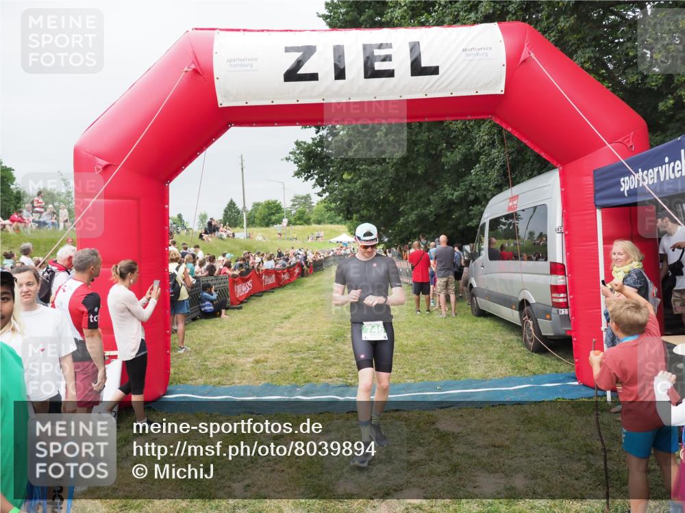21.06.2025 - 27. Vierlanden-Triathlon MichiJ http://msf.ph/oto/8039894 15.06.2026 13:22:00 Ziel 746, 859 meine-sportfotos.de