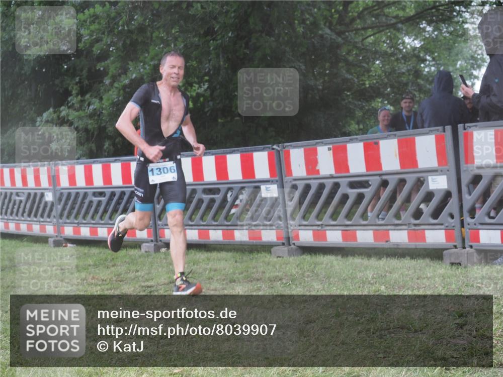 21.06.2025 - 27. Vierlanden-Triathlon KatJ http://msf.ph/oto/8039907 15.06.2025 14:25:06 Ziel 1246, 1306 meine-sportfotos.de