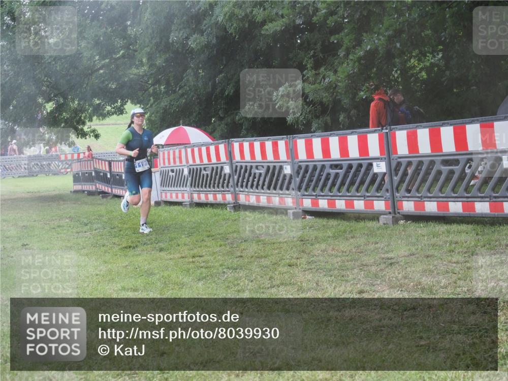 21.06.2025 - 27. Vierlanden-Triathlon KatJ http://msf.ph/oto/8039930 15.06.2025 14:25:18 Ziel 1199 meine-sportfotos.de