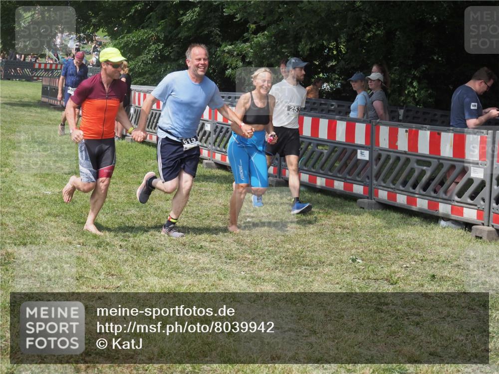 21.06.2025 - 27. Vierlanden-Triathlon KatJ http://msf.ph/oto/8039942 15.06.2025 11:37:33 Schwimmen  meine-sportfotos.de
