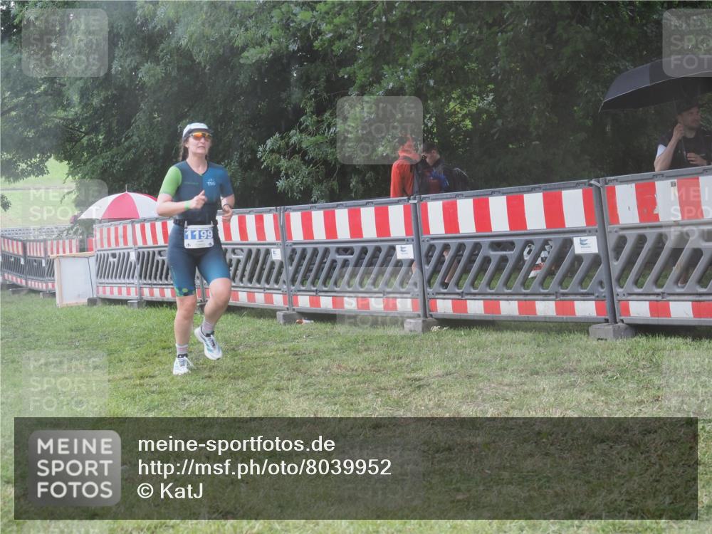 21.06.2025 - 27. Vierlanden-Triathlon KatJ http://msf.ph/oto/8039952 15.06.2025 14:25:19 Ziel 1199 meine-sportfotos.de
