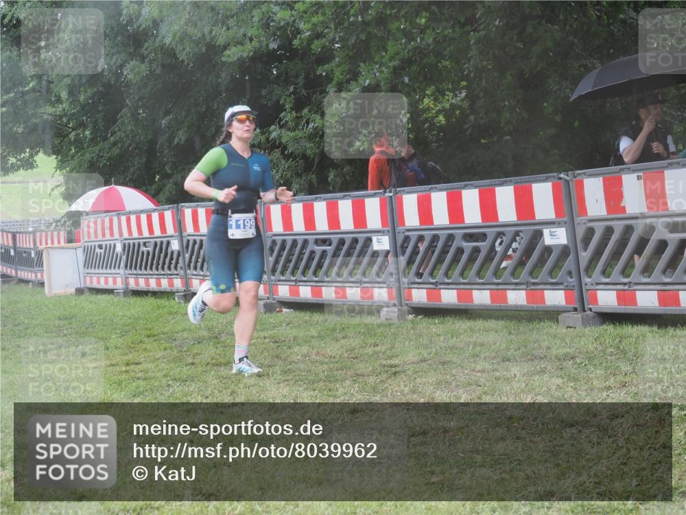 21.06.2025 - 27. Vierlanden-Triathlon KatJ http://msf.ph/oto/8039962 15.06.2025 14:25:19 Ziel 1199 meine-sportfotos.de