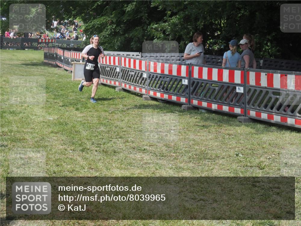 21.06.2025 - 27. Vierlanden-Triathlon KatJ http://msf.ph/oto/8039965 15.06.2025 11:37:43 Schwimmen  meine-sportfotos.de