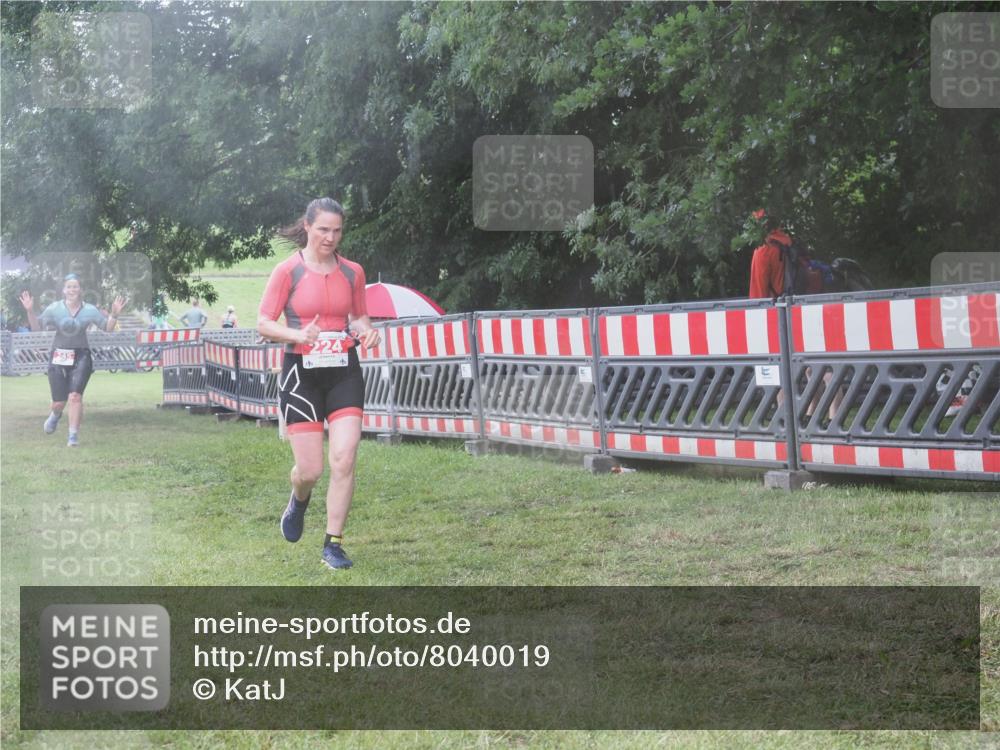 21.06.2025 - 27. Vierlanden-Triathlon KatJ http://msf.ph/oto/8040019 15.06.2025 14:25:30 Ziel 224, 1281 meine-sportfotos.de