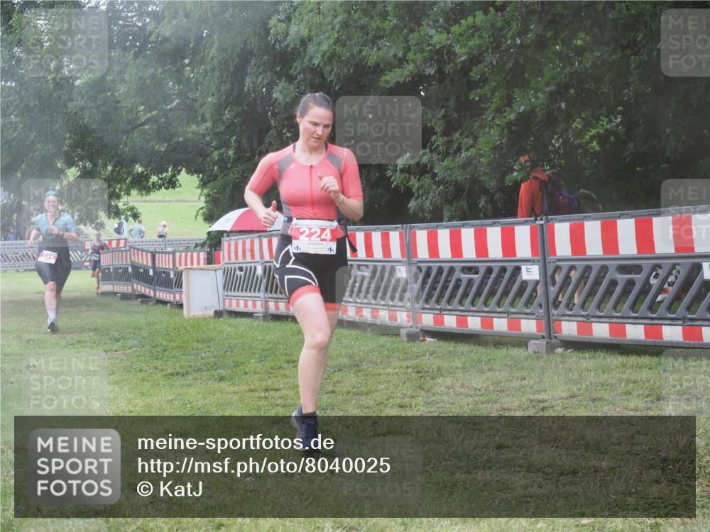 21.06.2025 - 27. Vierlanden-Triathlon KatJ http://msf.ph/oto/8040025 15.06.2025 14:25:31 Ziel 224, 1281 meine-sportfotos.de