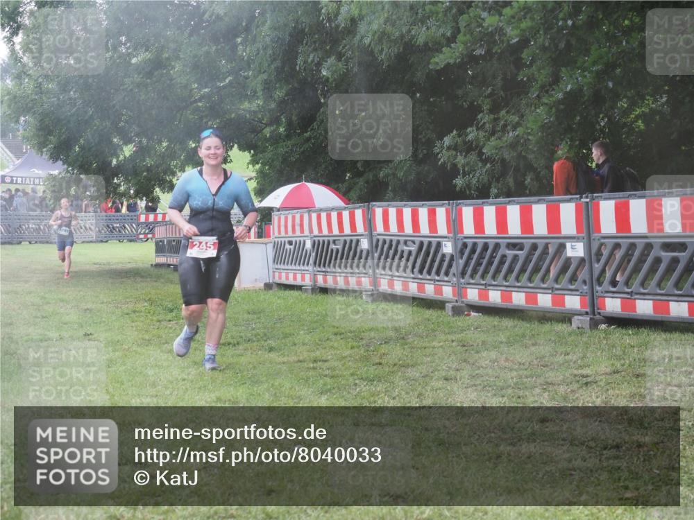 21.06.2025 - 27. Vierlanden-Triathlon KatJ http://msf.ph/oto/8040033 15.06.2025 14:25:34 Ziel 224, 1281 meine-sportfotos.de