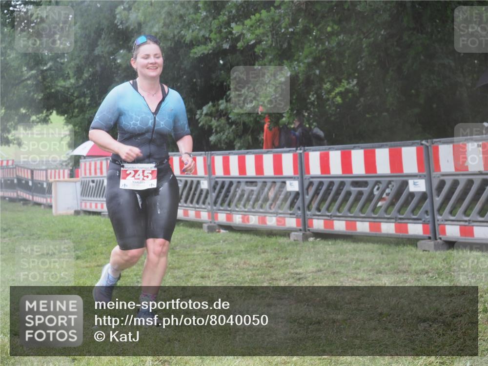 21.06.2025 - 27. Vierlanden-Triathlon KatJ http://msf.ph/oto/8040050 15.06.2025 14:25:35 Ziel 224, 1281 meine-sportfotos.de