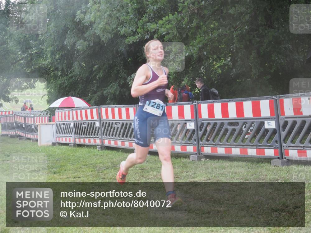21.06.2025 - 27. Vierlanden-Triathlon KatJ http://msf.ph/oto/8040072 15.06.2025 14:25:40 Ziel 937, 1281 meine-sportfotos.de