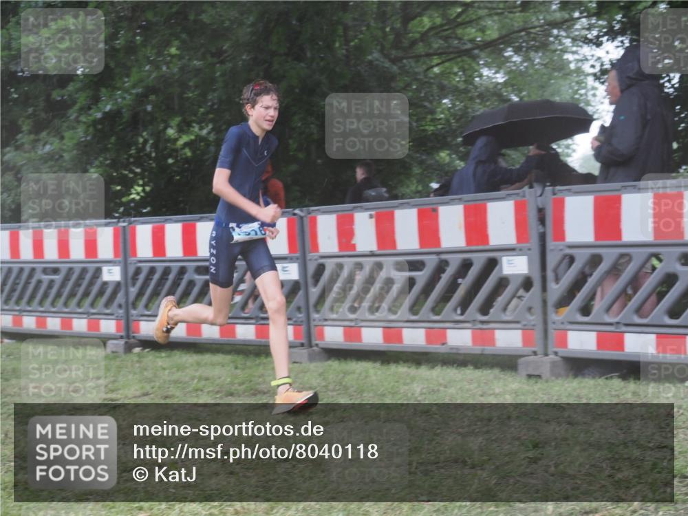 21.06.2025 - 27. Vierlanden-Triathlon KatJ http://msf.ph/oto/8040118 15.06.2025 14:26:36 Ziel 1298, 1304, 1316 meine-sportfotos.de