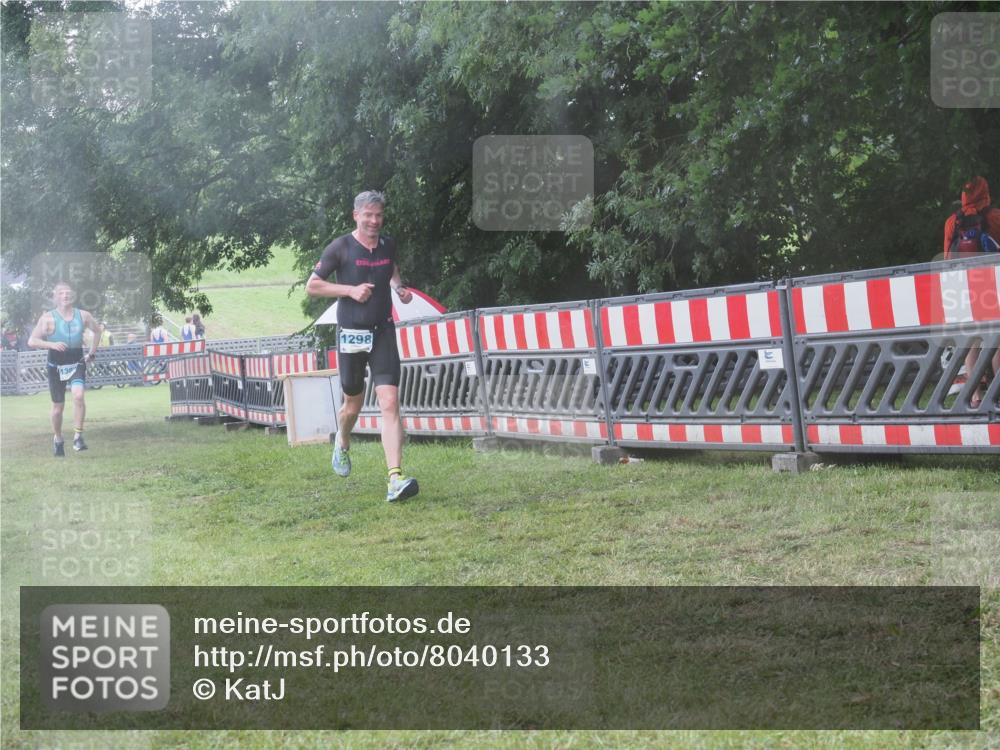 21.06.2025 - 27. Vierlanden-Triathlon KatJ http://msf.ph/oto/8040133 15.06.2025 14:26:43 Ziel 1298, 1304 meine-sportfotos.de