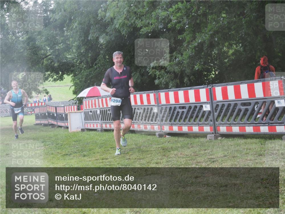 21.06.2025 - 27. Vierlanden-Triathlon KatJ http://msf.ph/oto/8040142 15.06.2025 14:26:44 Ziel 1298, 1304 meine-sportfotos.de