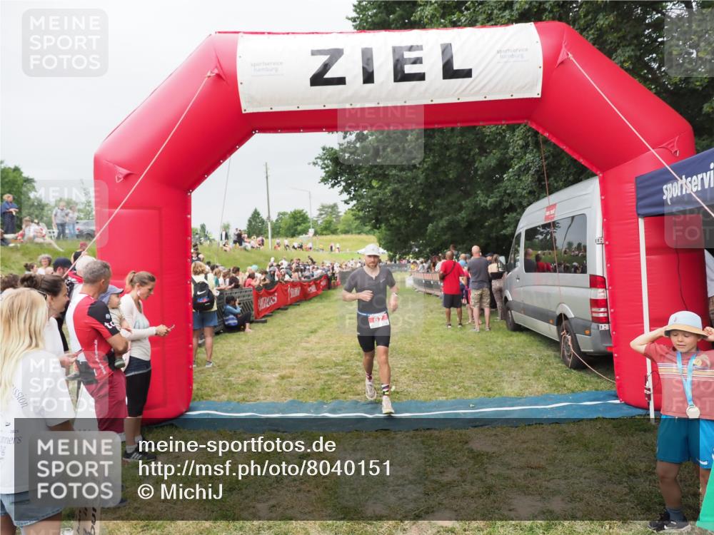 21.06.2025 - 27. Vierlanden-Triathlon MichiJ http://msf.ph/oto/8040151 15.06.2026 13:22:45 Ziel 67 meine-sportfotos.de