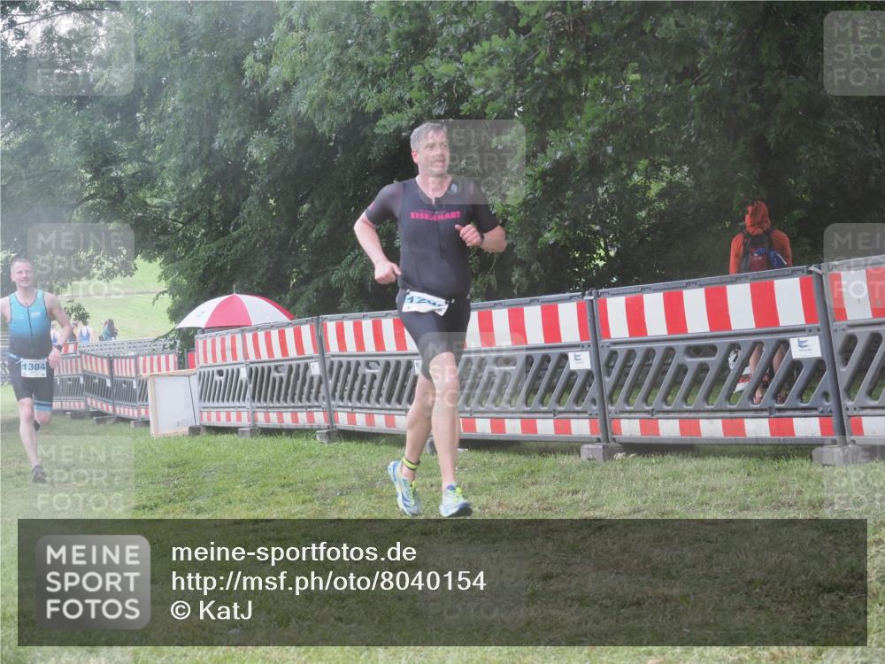 21.06.2025 - 27. Vierlanden-Triathlon KatJ http://msf.ph/oto/8040154 15.06.2025 14:26:45 Ziel 1298, 1304 meine-sportfotos.de