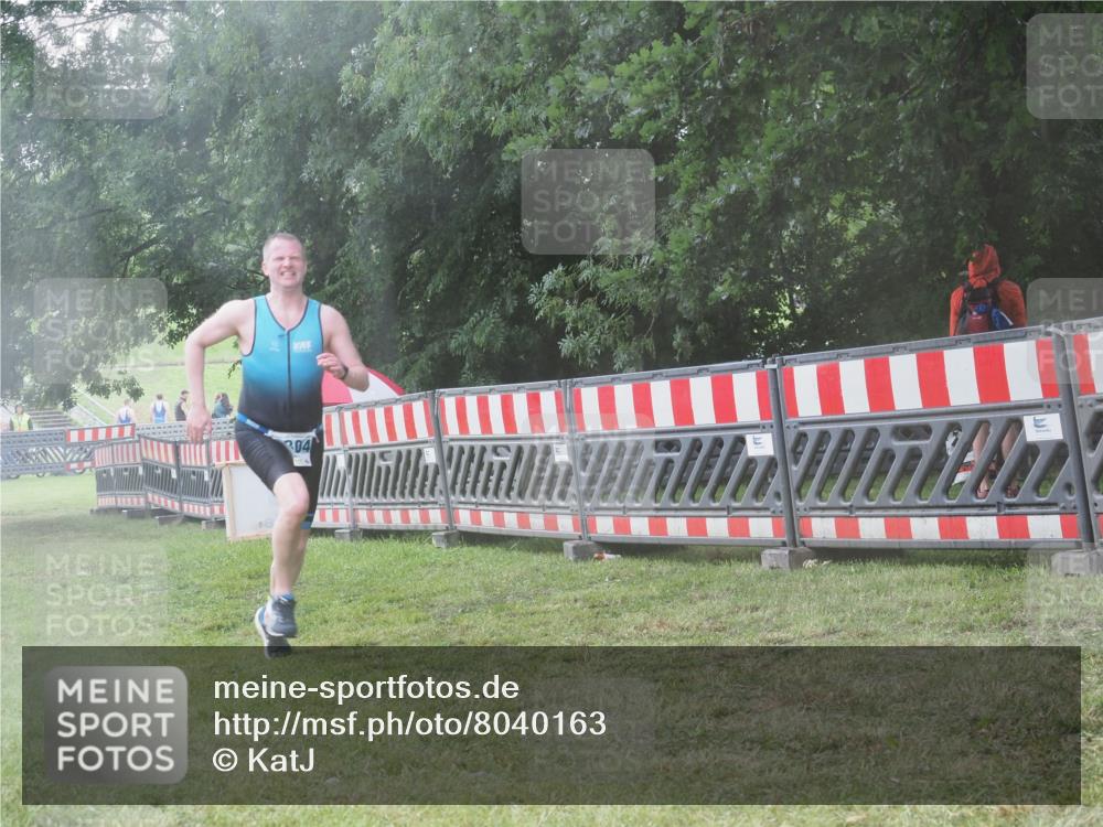 21.06.2025 - 27. Vierlanden-Triathlon KatJ http://msf.ph/oto/8040163 15.06.2025 14:26:46 Ziel 1298, 1304 meine-sportfotos.de