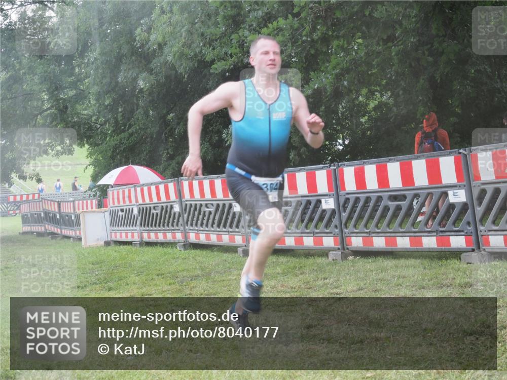21.06.2025 - 27. Vierlanden-Triathlon KatJ http://msf.ph/oto/8040177 15.06.2025 14:26:46 Ziel 1298, 1304 meine-sportfotos.de
