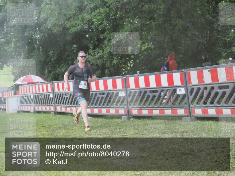 21.06.2025 - 27. Vierlanden-Triathlon KatJ http://msf.ph/oto/8040278 15.06.2025 14:27:21 Ziel 1224, 1239 meine-sportfotos.de