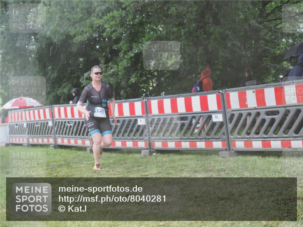 21.06.2025 - 27. Vierlanden-Triathlon KatJ http://msf.ph/oto/8040281 15.06.2025 14:27:21 Ziel 1224, 1239 meine-sportfotos.de