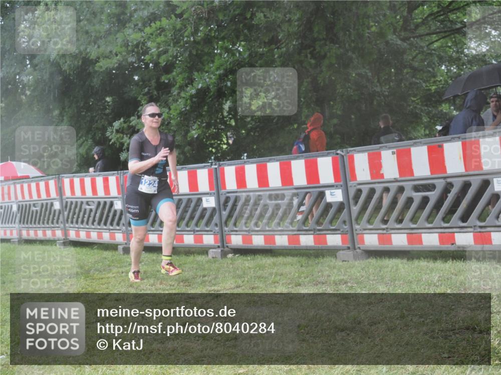 21.06.2025 - 27. Vierlanden-Triathlon KatJ http://msf.ph/oto/8040284 15.06.2025 14:27:21 Ziel 1224, 1239 meine-sportfotos.de