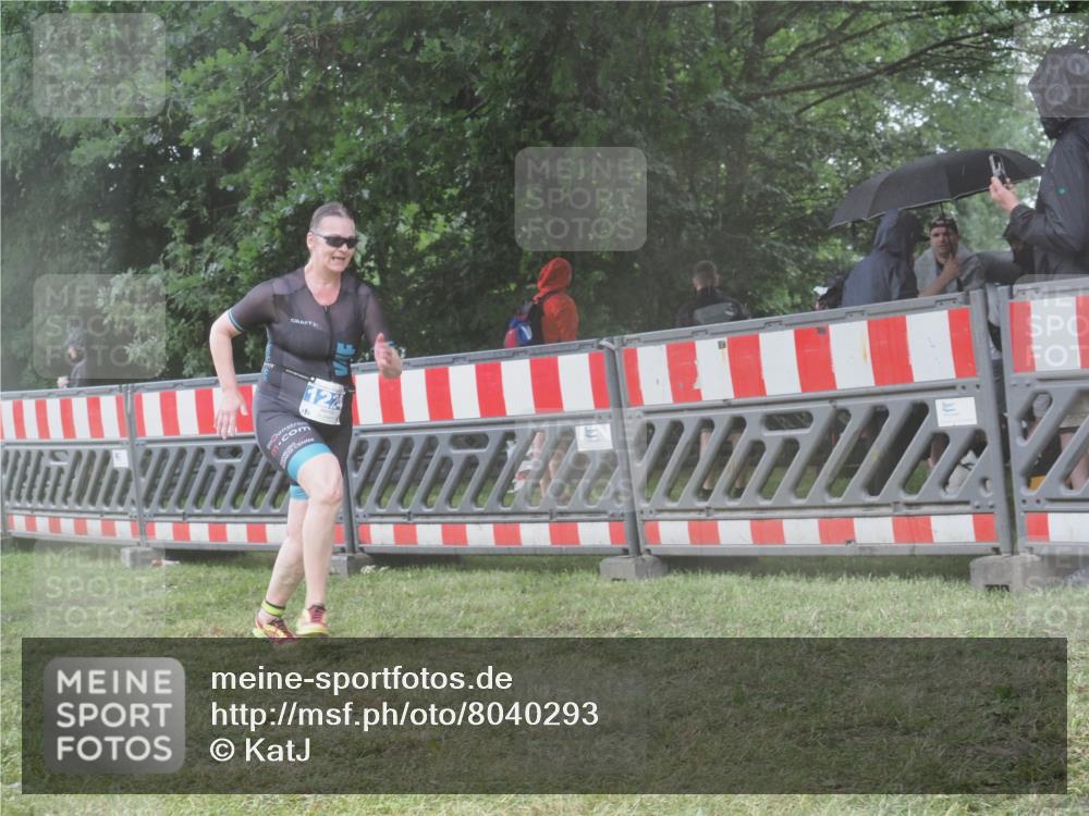 21.06.2025 - 27. Vierlanden-Triathlon KatJ http://msf.ph/oto/8040293 15.06.2025 14:27:21 Ziel 1224, 1239 meine-sportfotos.de