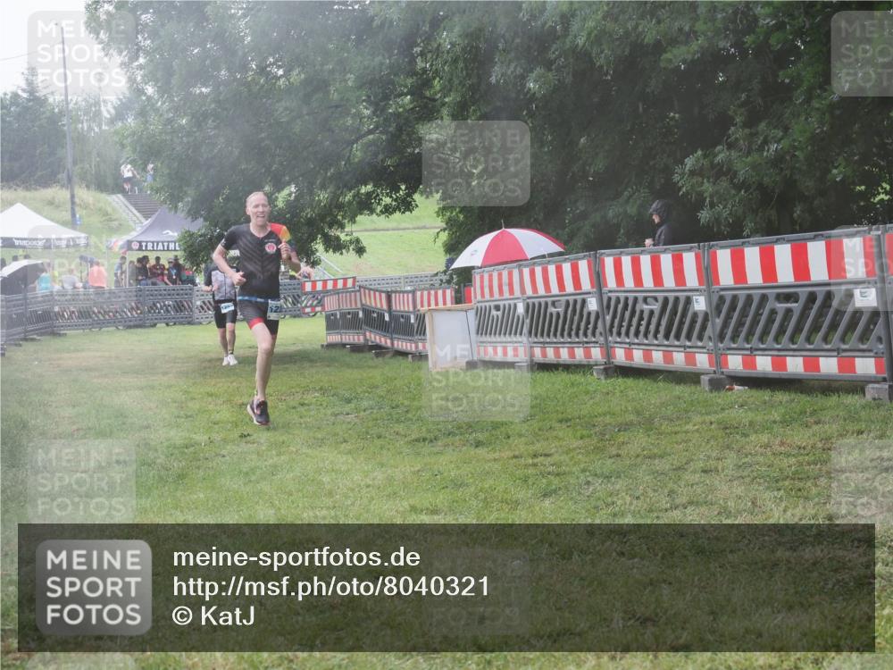 21.06.2025 - 27. Vierlanden-Triathlon KatJ http://msf.ph/oto/8040321 15.06.2025 14:27:27 Ziel 1239, 1299 meine-sportfotos.de