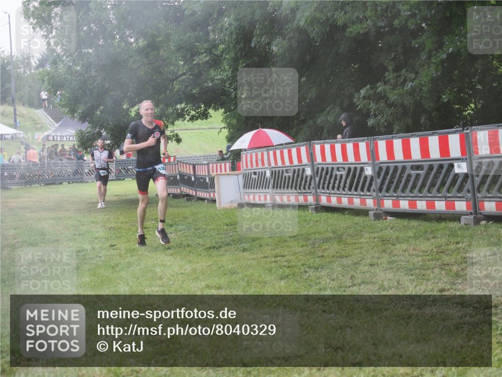 21.06.2025 - 27. Vierlanden-Triathlon KatJ http://msf.ph/oto/8040329 15.06.2025 14:27:27 Ziel 1239, 1299 meine-sportfotos.de