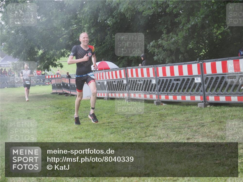 21.06.2025 - 27. Vierlanden-Triathlon KatJ http://msf.ph/oto/8040339 15.06.2025 14:27:28 Ziel 1239, 1299 meine-sportfotos.de