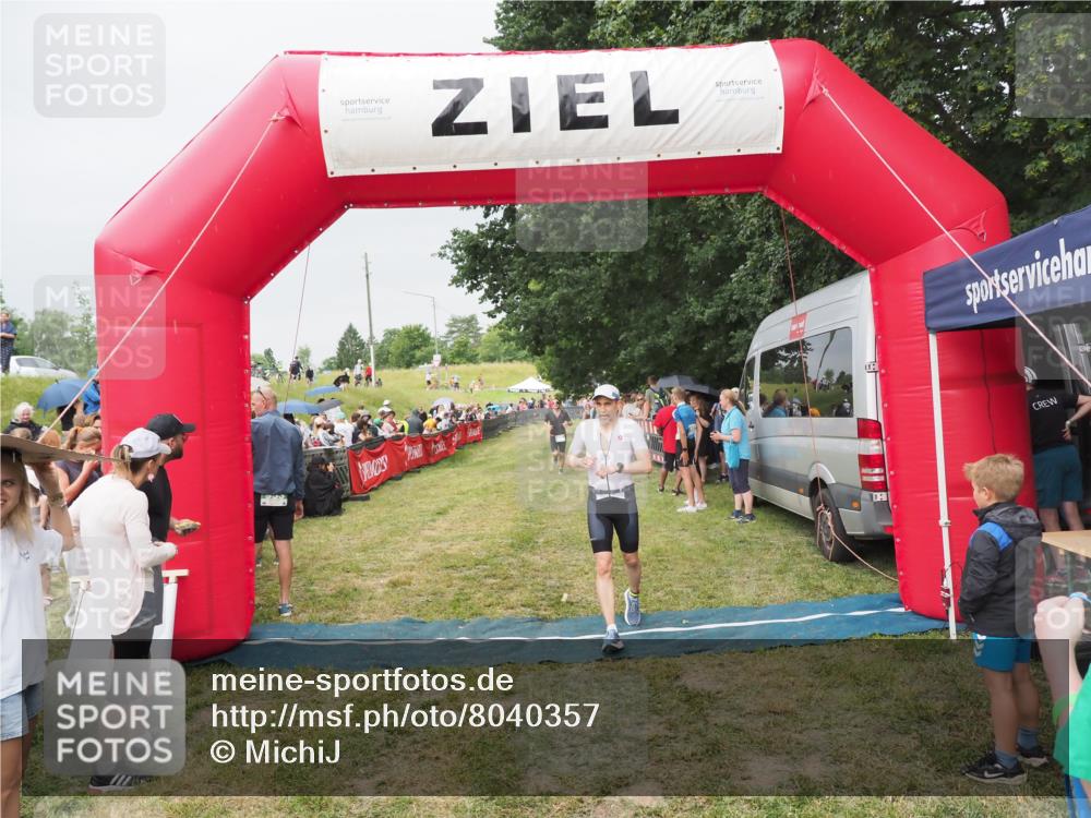 21.06.2025 - 27. Vierlanden-Triathlon MichiJ http://msf.ph/oto/8040357 15.06.2026 13:24:38 Ziel 636, 747, 846 meine-sportfotos.de