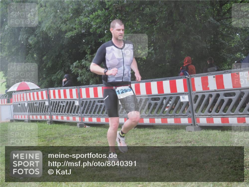 21.06.2025 - 27. Vierlanden-Triathlon KatJ http://msf.ph/oto/8040391 15.06.2025 14:27:33 Ziel 199, 1299 meine-sportfotos.de