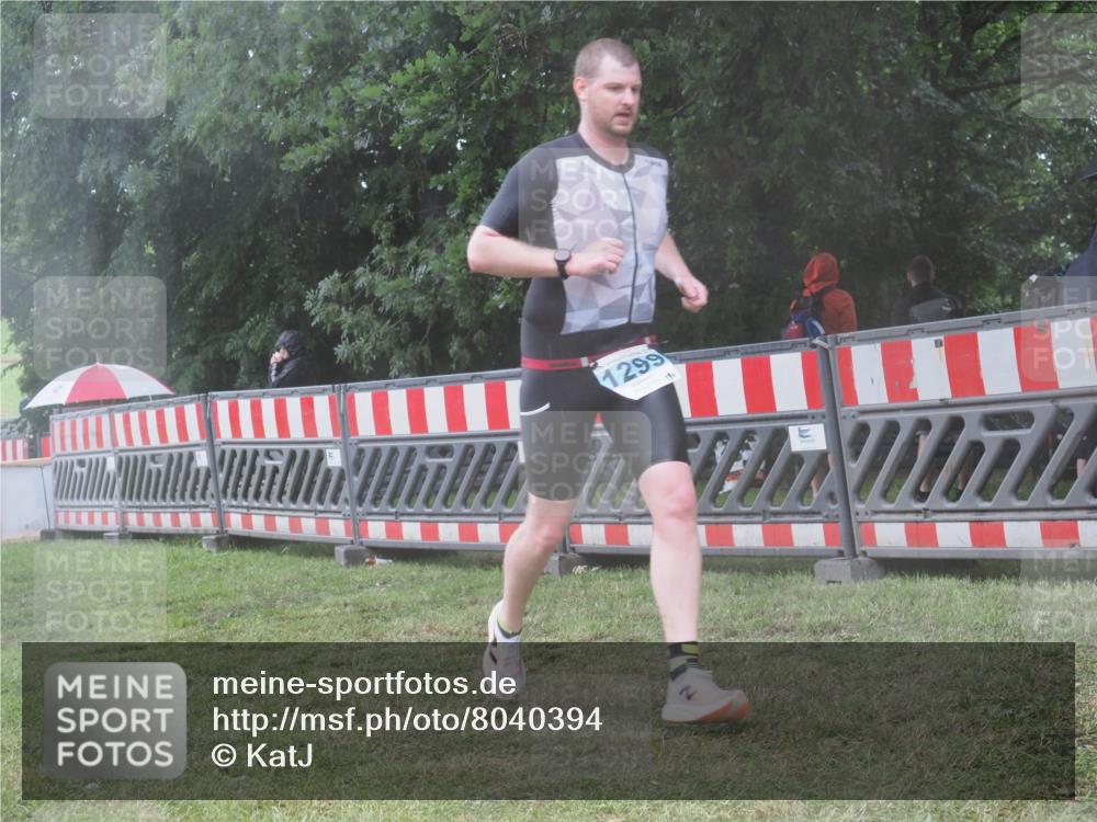 21.06.2025 - 27. Vierlanden-Triathlon KatJ http://msf.ph/oto/8040394 15.06.2025 14:27:33 Ziel 199, 1299 meine-sportfotos.de