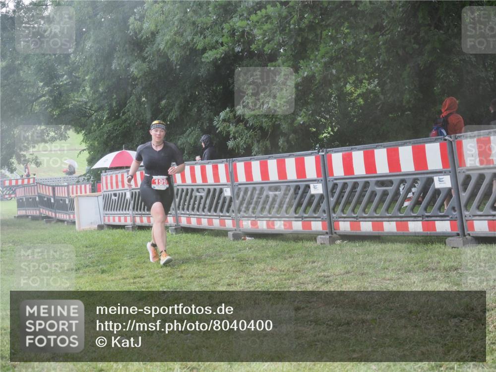 21.06.2025 - 27. Vierlanden-Triathlon KatJ http://msf.ph/oto/8040400 15.06.2025 14:27:38 Ziel 199, 1314 meine-sportfotos.de