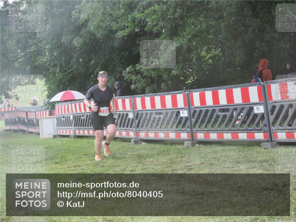 21.06.2025 - 27. Vierlanden-Triathlon KatJ http://msf.ph/oto/8040405 15.06.2025 14:27:38 Ziel 199, 1314 meine-sportfotos.de