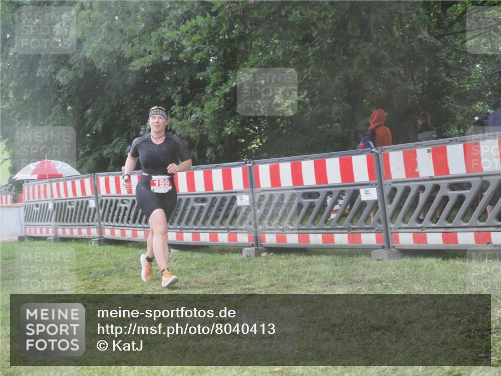 21.06.2025 - 27. Vierlanden-Triathlon KatJ http://msf.ph/oto/8040413 15.06.2025 14:27:39 Ziel 199, 1314 meine-sportfotos.de
