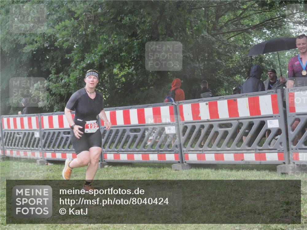 21.06.2025 - 27. Vierlanden-Triathlon KatJ http://msf.ph/oto/8040424 15.06.2025 14:27:39 Ziel 199, 1314 meine-sportfotos.de