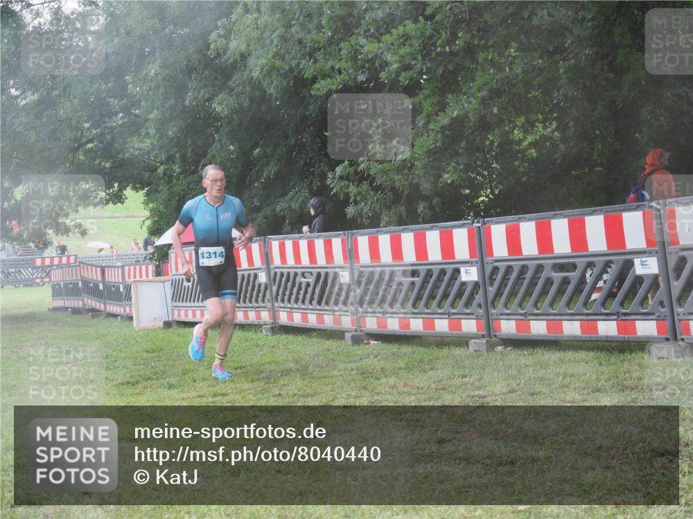 21.06.2025 - 27. Vierlanden-Triathlon KatJ http://msf.ph/oto/8040440 15.06.2025 14:27:43 Ziel 199, 1314 meine-sportfotos.de