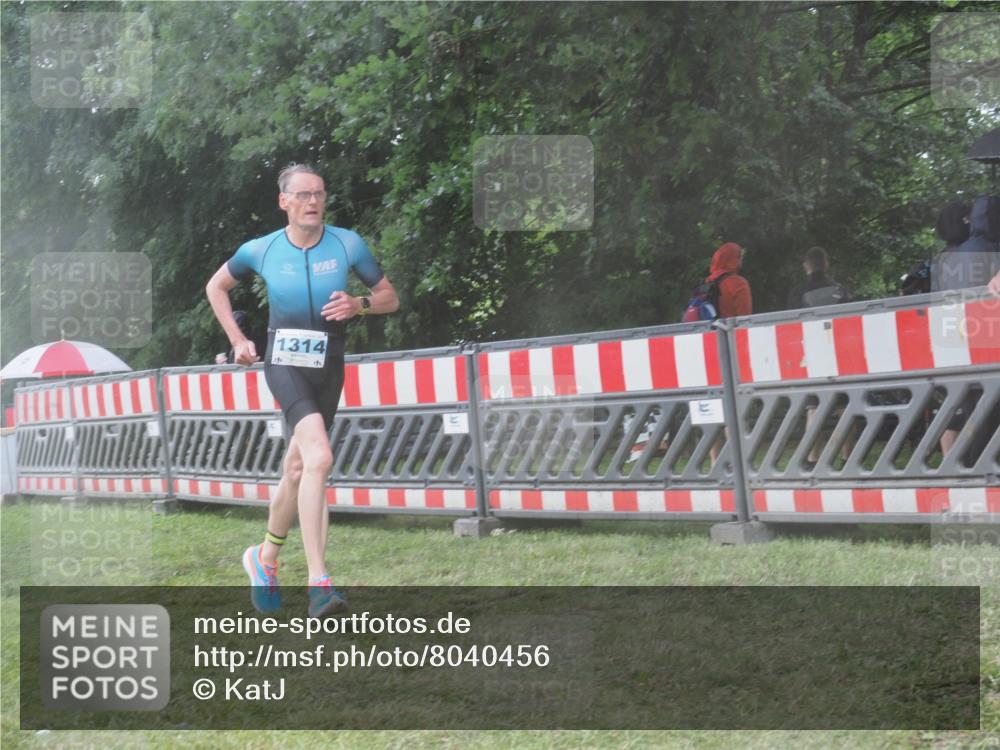 21.06.2025 - 27. Vierlanden-Triathlon KatJ http://msf.ph/oto/8040456 15.06.2025 14:27:44 Ziel 1314 meine-sportfotos.de