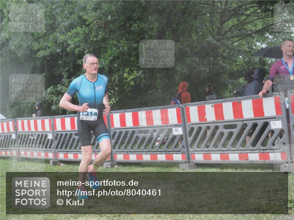 21.06.2025 - 27. Vierlanden-Triathlon KatJ http://msf.ph/oto/8040461 15.06.2025 14:27:44 Ziel 1314 meine-sportfotos.de