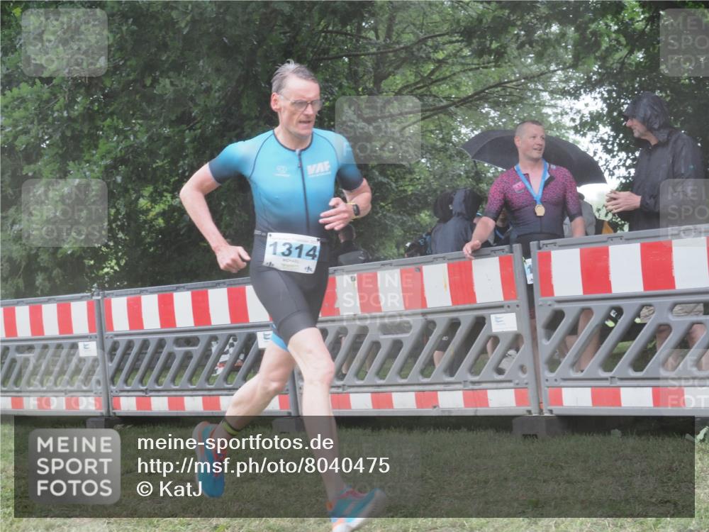 21.06.2025 - 27. Vierlanden-Triathlon KatJ http://msf.ph/oto/8040475 15.06.2025 14:27:44 Ziel 1314 meine-sportfotos.de