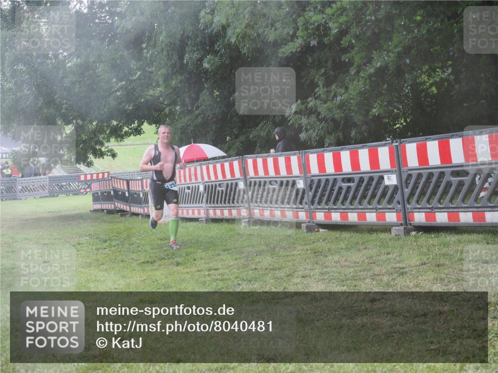 21.06.2025 - 27. Vierlanden-Triathlon KatJ http://msf.ph/oto/8040481 15.06.2025 14:27:57 Ziel 1233 meine-sportfotos.de