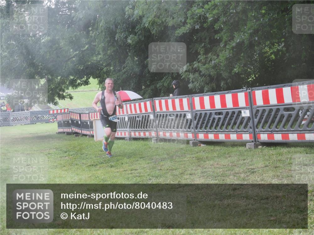21.06.2025 - 27. Vierlanden-Triathlon KatJ http://msf.ph/oto/8040483 15.06.2025 14:27:57 Ziel 1233 meine-sportfotos.de